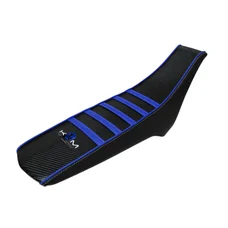COUVRE/HOUSSE DE SELLE 50 A BOITE KRM PRO RIDE POUR DERBI 50 SENDA 2018>/GILERA 50 SMT, RCR 2018>/APRILIA 50 SX, RX 2018> NOIR/BLEU