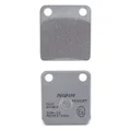 PLAQUETTE DE FREIN NISSIN POUR PEUGEOT 50 VIVACITY 2008> AV / DAELIM 50 S-FIVE 2001>, 125 S2 2005> / HONDA 50 CRM 1988>1992 / KAWASAKI 125 KLX 2010>2016 AR (A0060) (SEMI METAL) -ECE R90