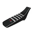 HOUSSE DE SELLE 50 A BOITE KRM PRO RIDE POUR DERBI 50 SENDA 2018>/GILERA 50 SMT, RCR 2018>/APRILIA 50 SX, RX 2018> NOIR/BLANC